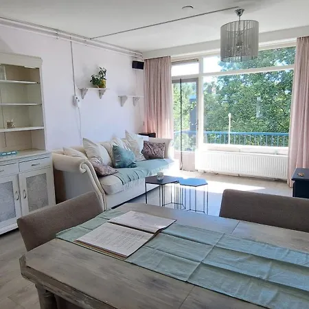 Risties Home, Dichtbij Stad, Stand& Natuur Appartement